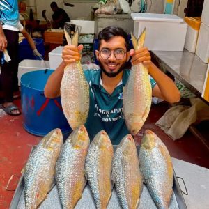 ৬ পিস মাছে ৫ কেজি  ২০০০ টাকা।